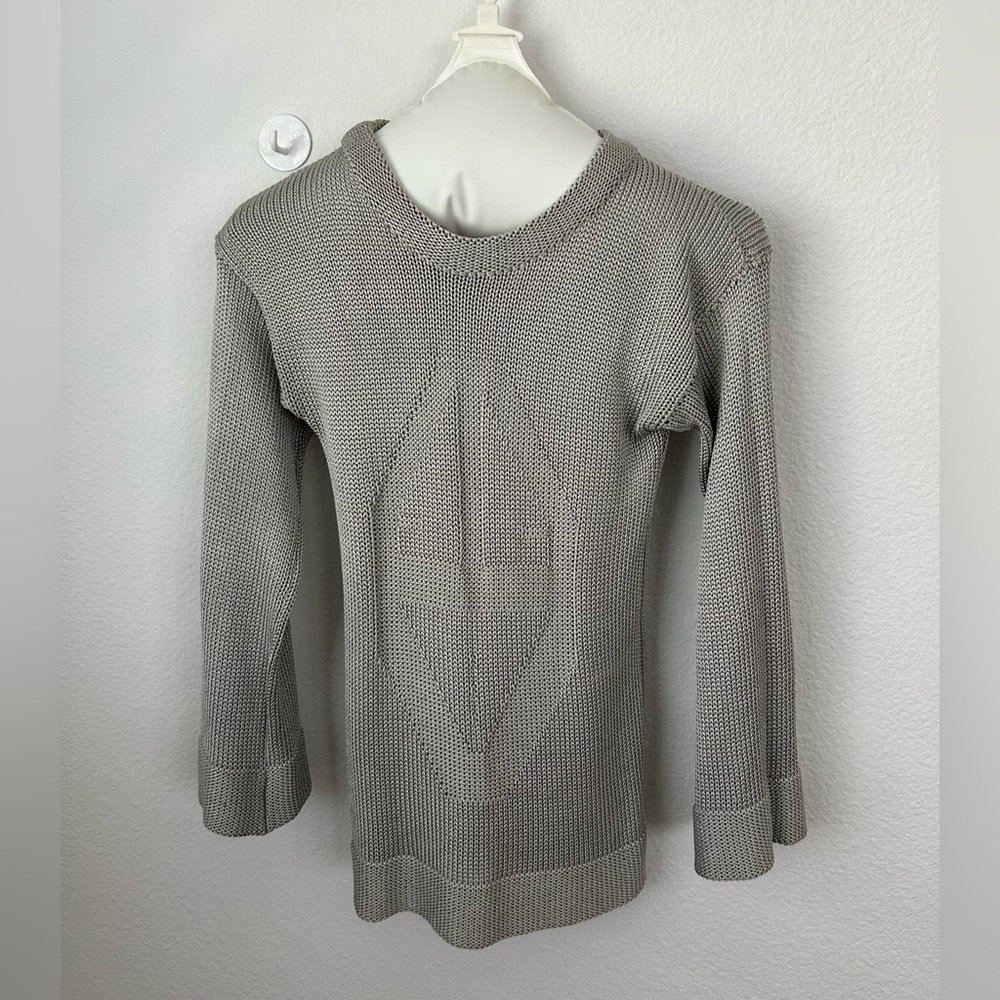 Stunning Vintage Women’s Top in Silver Grey